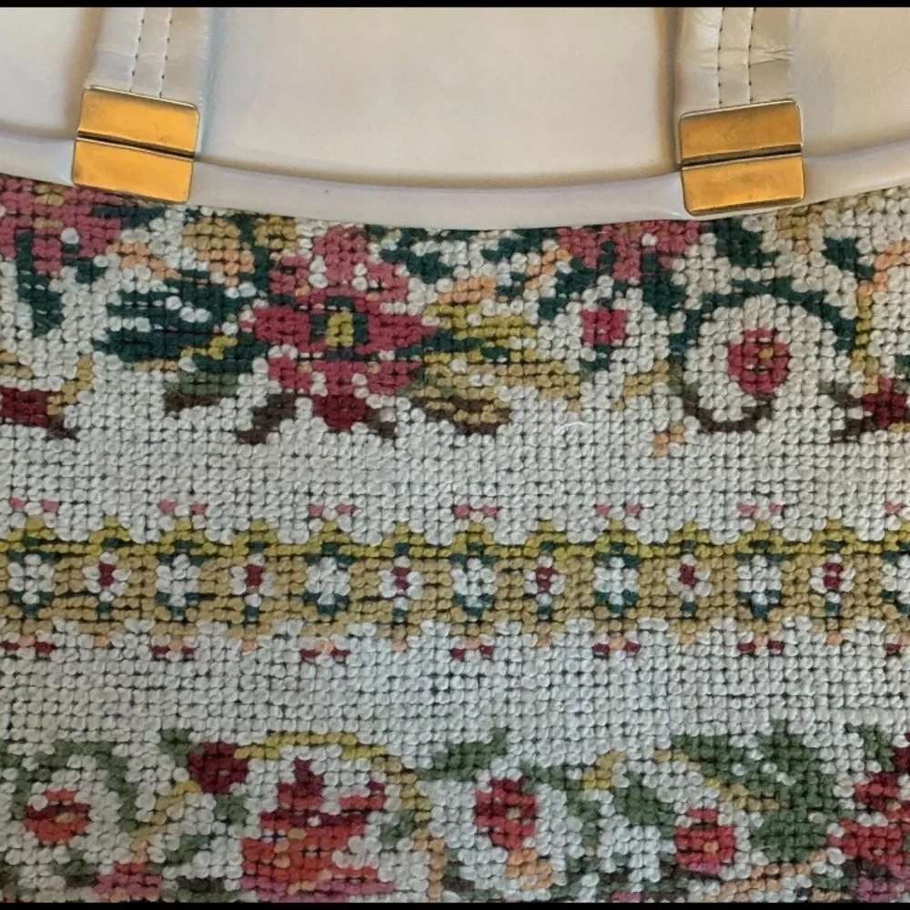 Vintage 1960s Carpet Bag Needlepoint Floral Handbag - Picture 3 of 11